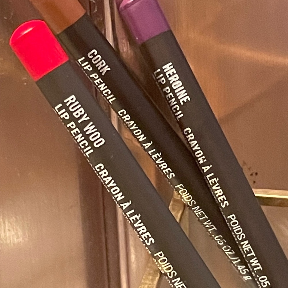 Mac lip liners